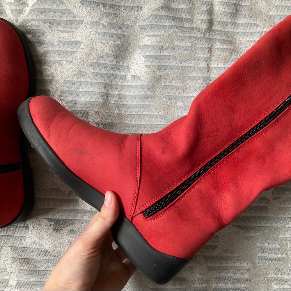 VTG 90s does 60s Red Leather Suede Gogo Boots with Bubble Design 🎨 - Picture 4 of 7